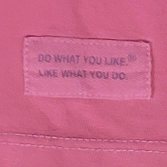 Life Is Good Red Adirondack Chair Short Sleeve Classic Fit V-Neck Tee - S - Picture 7 of 8